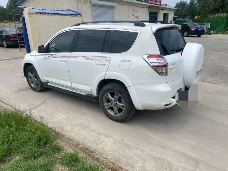 东营13年丰田RAV46