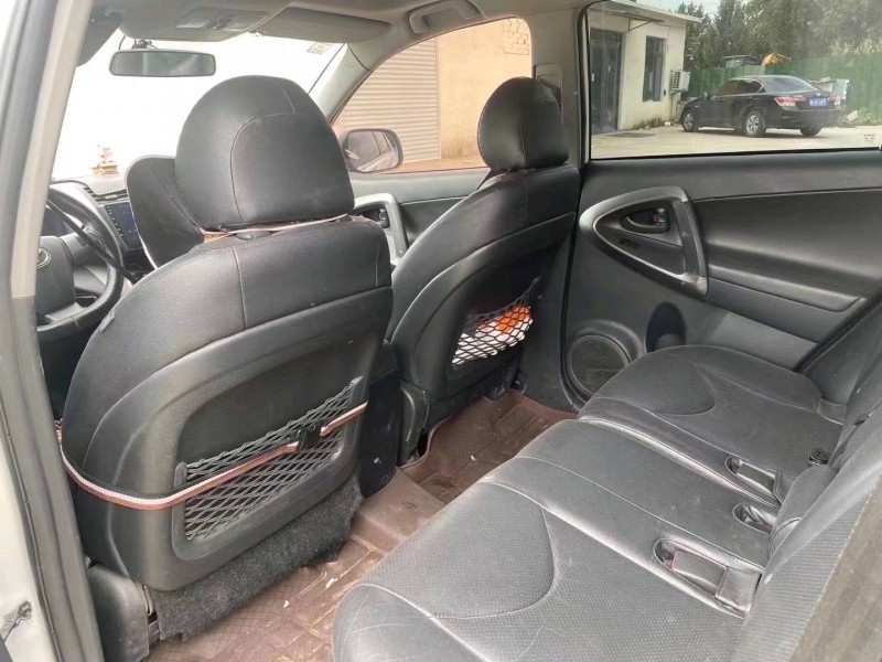 东营13年丰田RAV47