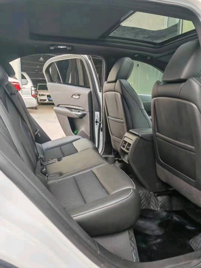 珠海20年凯迪拉克XT45