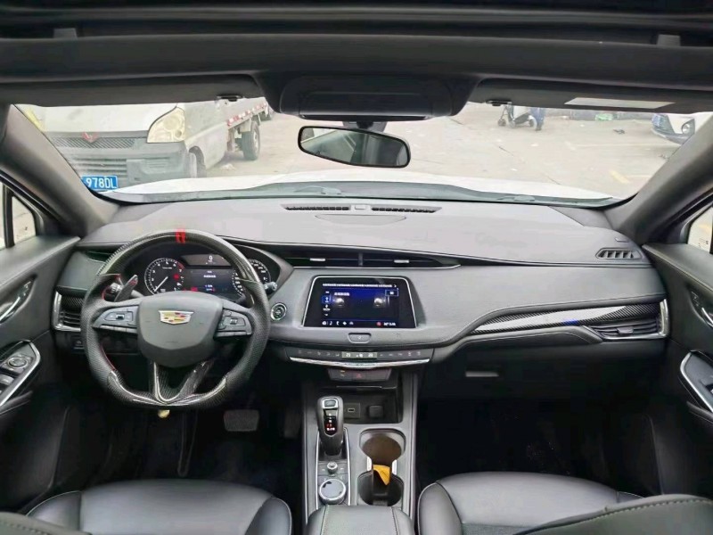 珠海20年凯迪拉克XT46