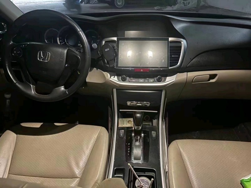珠海15年本田雅阁4