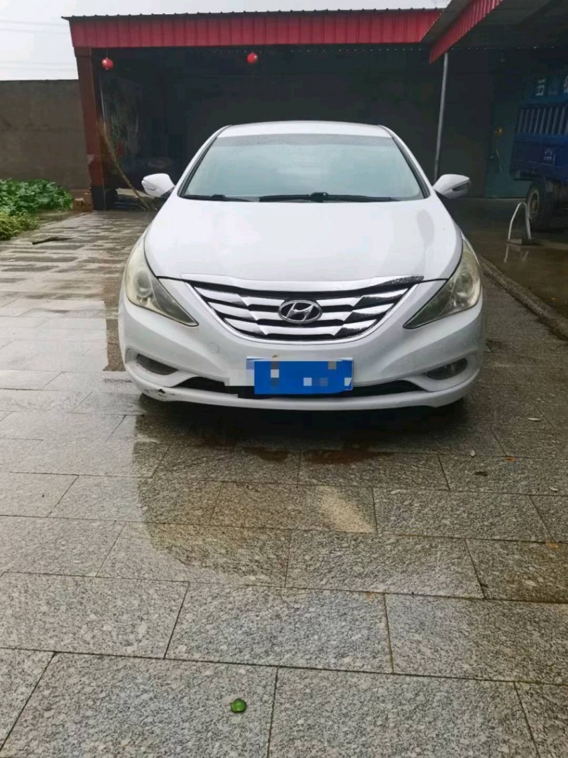 保定13年现代索纳塔八1