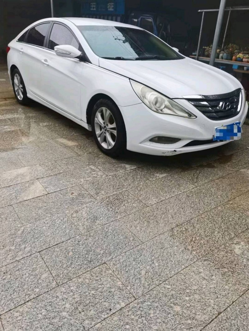 保定13年现代索纳塔八2