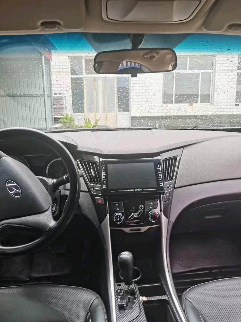 保定13年现代索纳塔八3