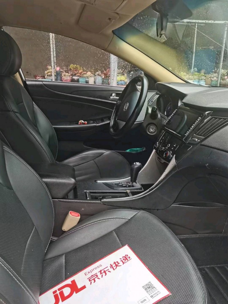 保定13年现代索纳塔八5