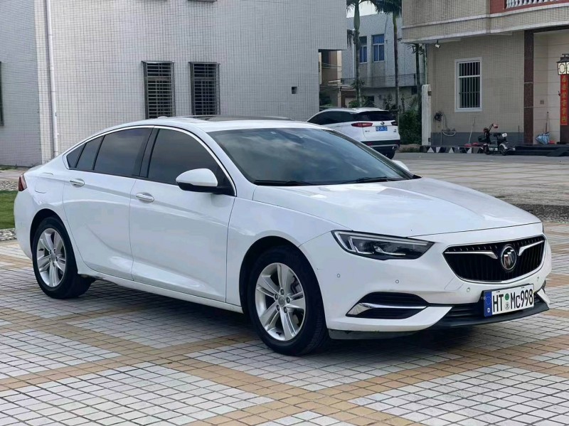 汕头18年别克君威2