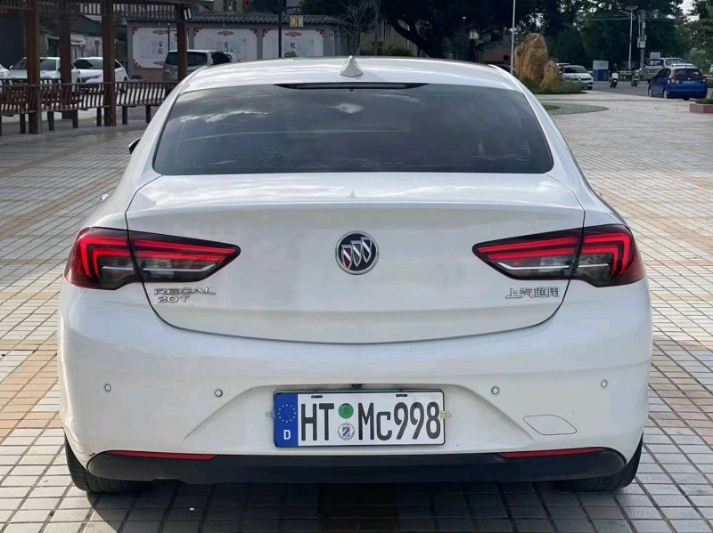 汕头18年别克君威9