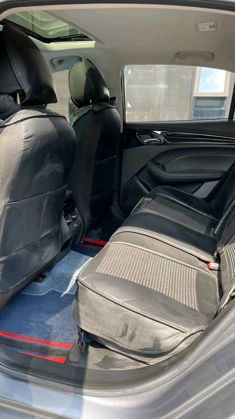 成都22年荣威i57