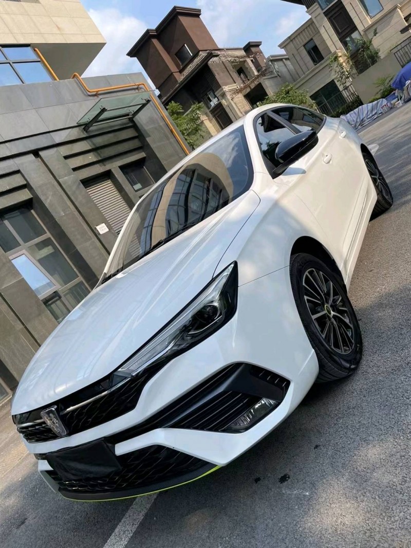 成都22年荣威i52