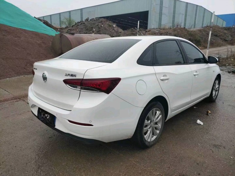 青岛21年别克英朗7