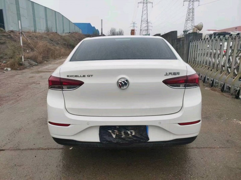 青岛21年别克英朗8