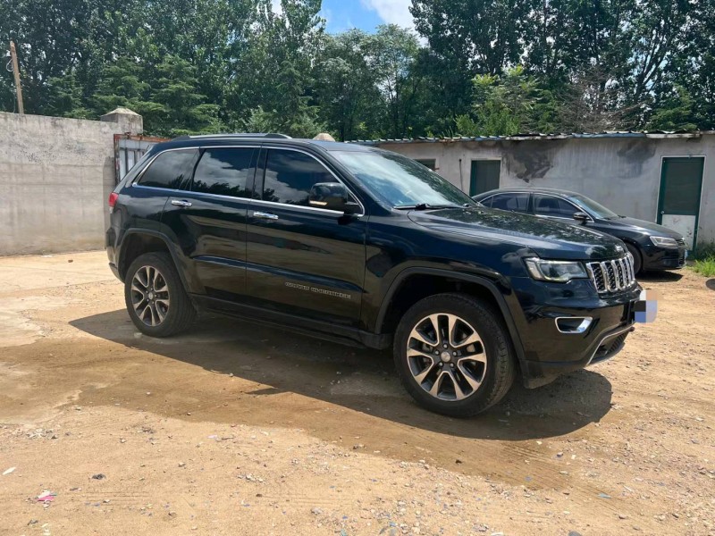 青岛19年Jeep大切诺基3