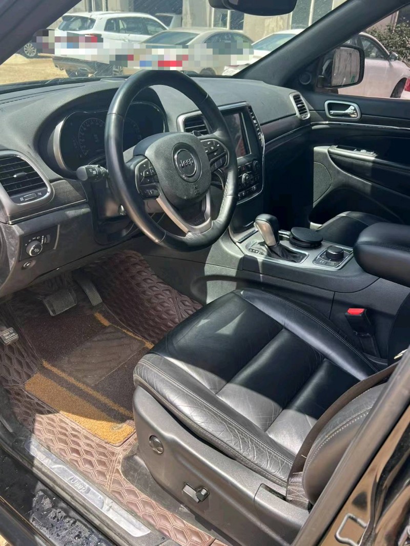 青岛19年Jeep大切诺基4