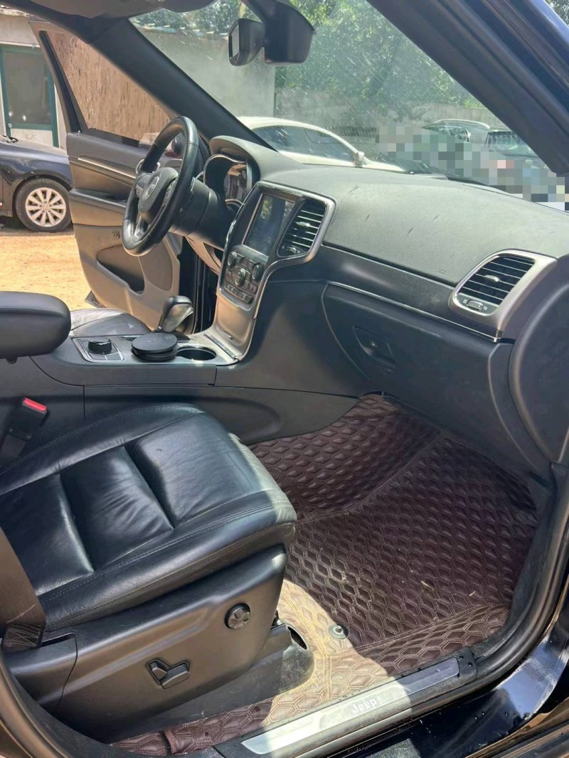 青岛19年Jeep大切诺基5