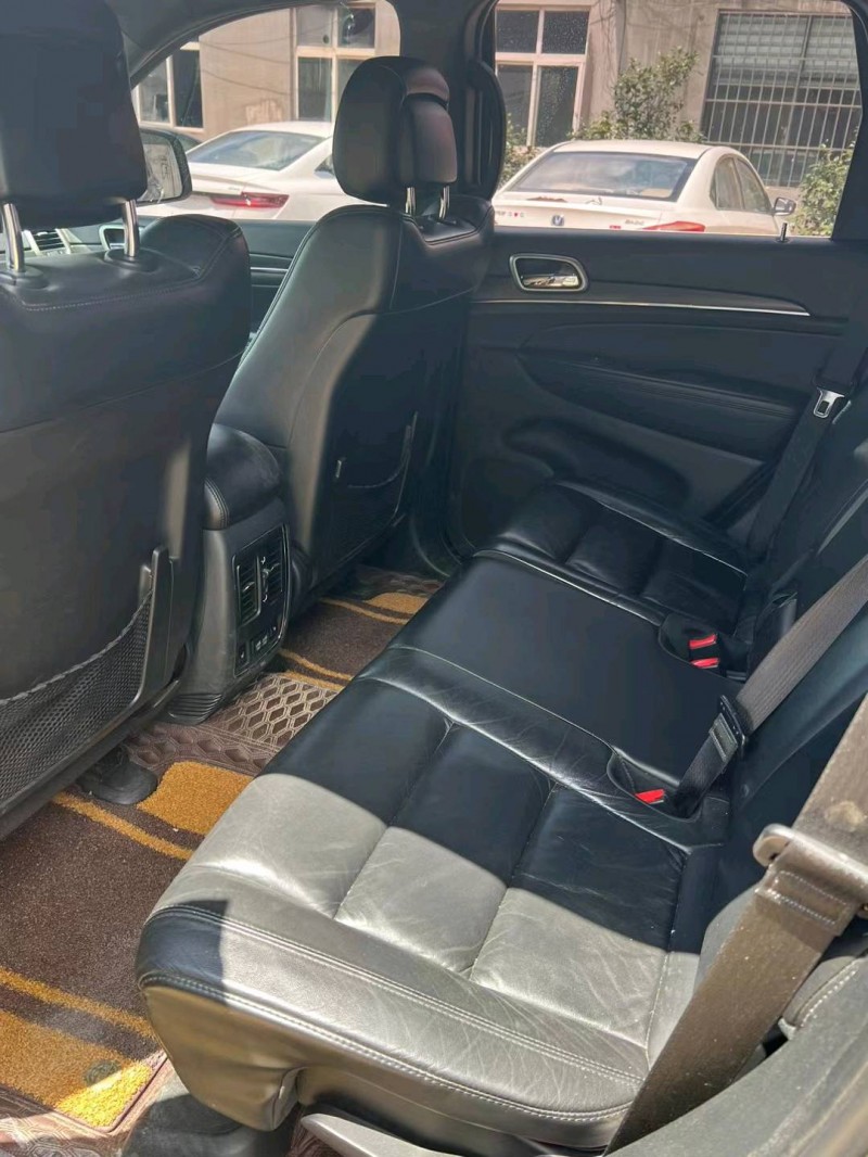 青岛19年Jeep大切诺基7