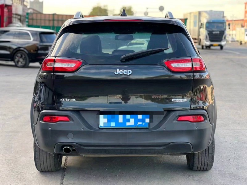 邯郸17年Jeep自由光2