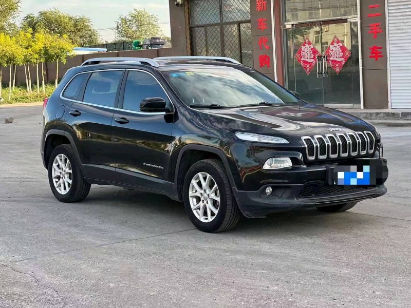 邯郸17年Jeep自由光4