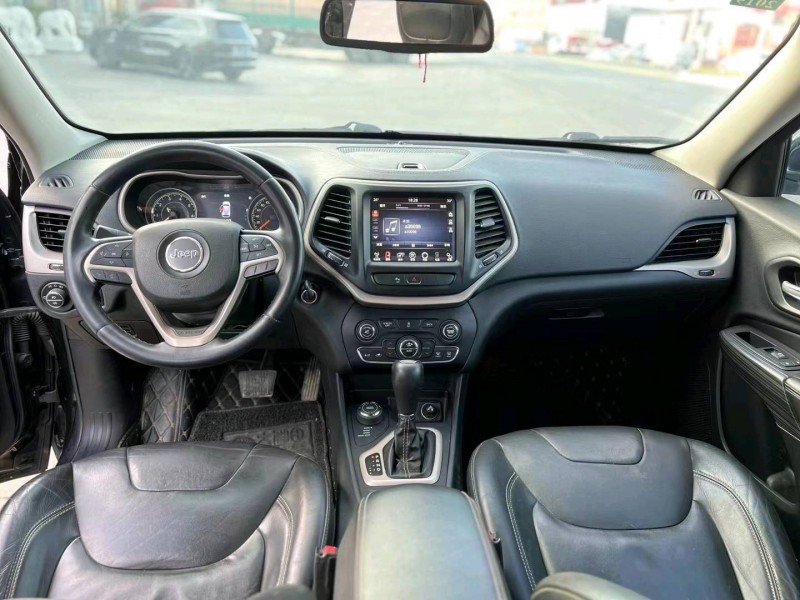 邯郸17年Jeep自由光6