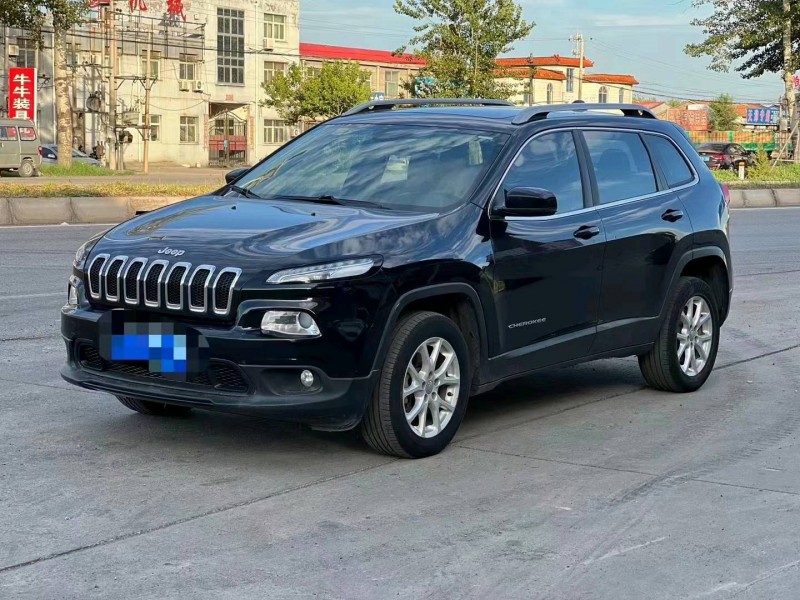 邯郸17年Jeep自由光7