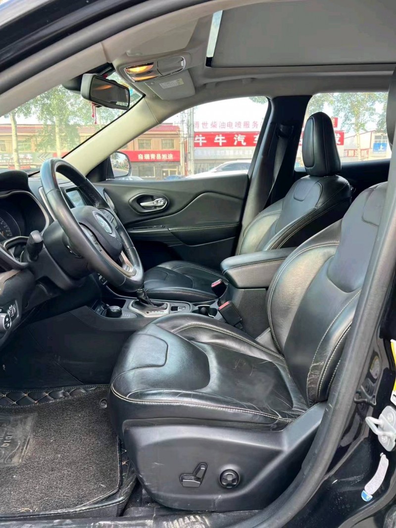 邯郸17年Jeep自由光8