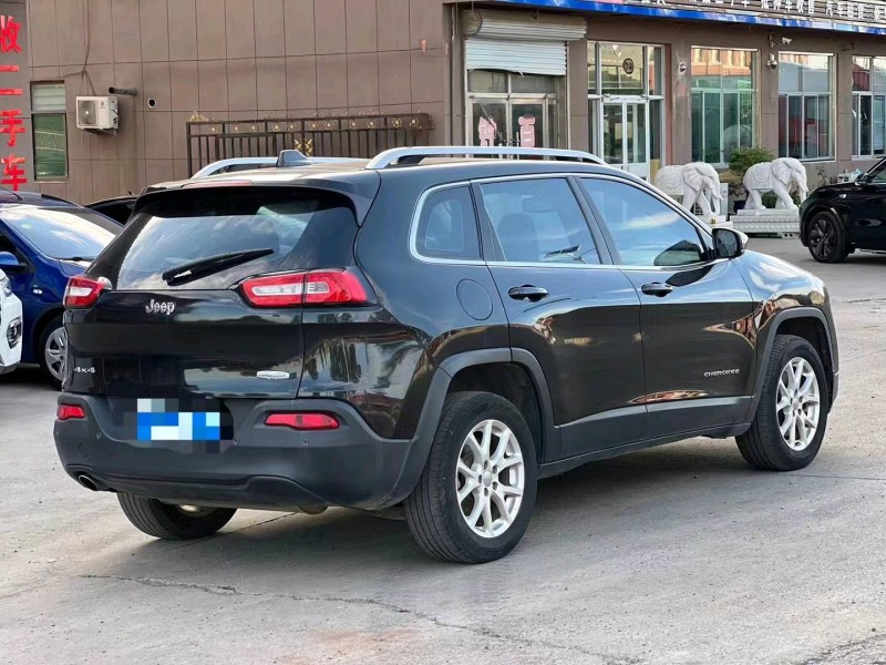 邯郸17年Jeep自由光9