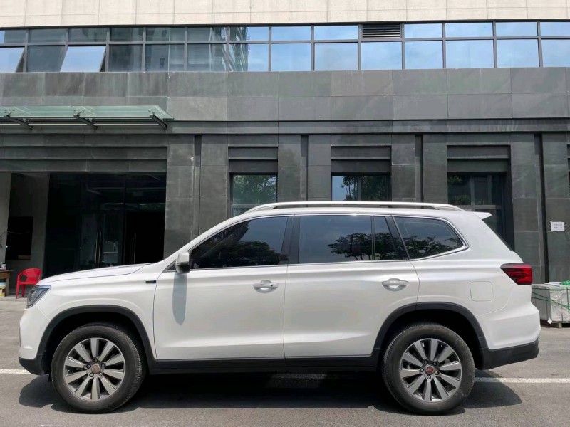 成都22年荣威RX83