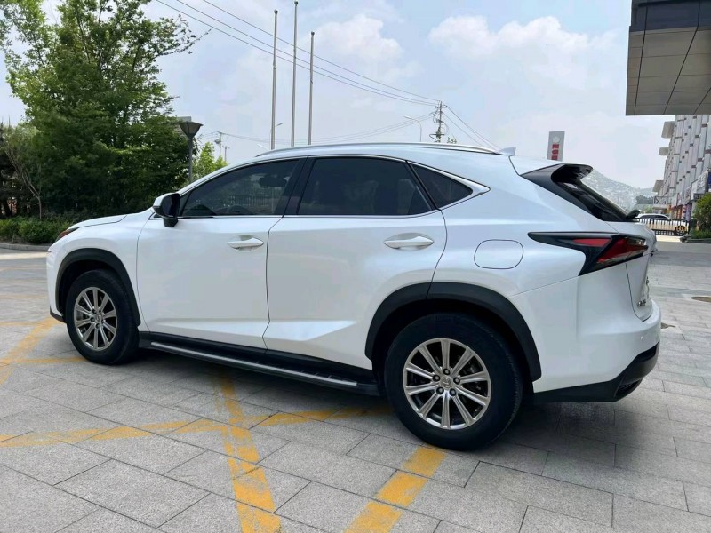 济宁17年雷克萨斯NX8
