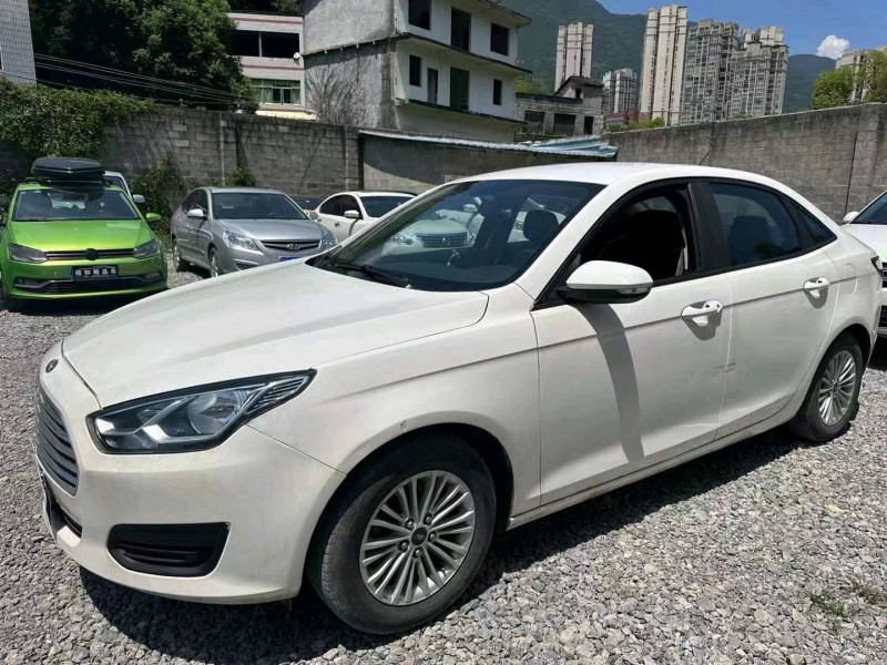 重庆18年福特福睿斯2