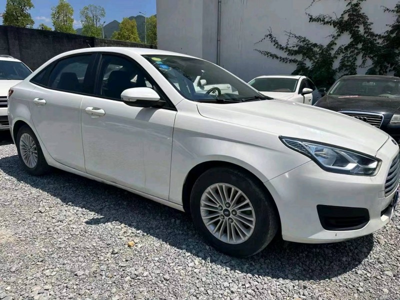 重庆18年福特福睿斯3