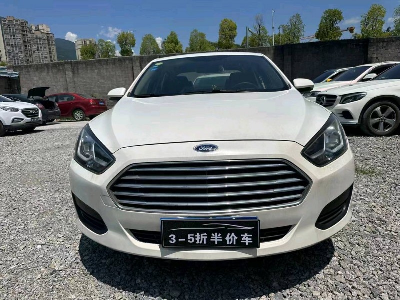 重庆18年福特福睿斯1