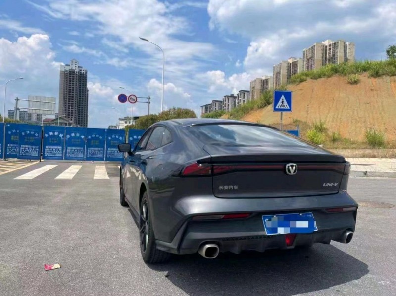 重慶23年長安汽車UNI-V7