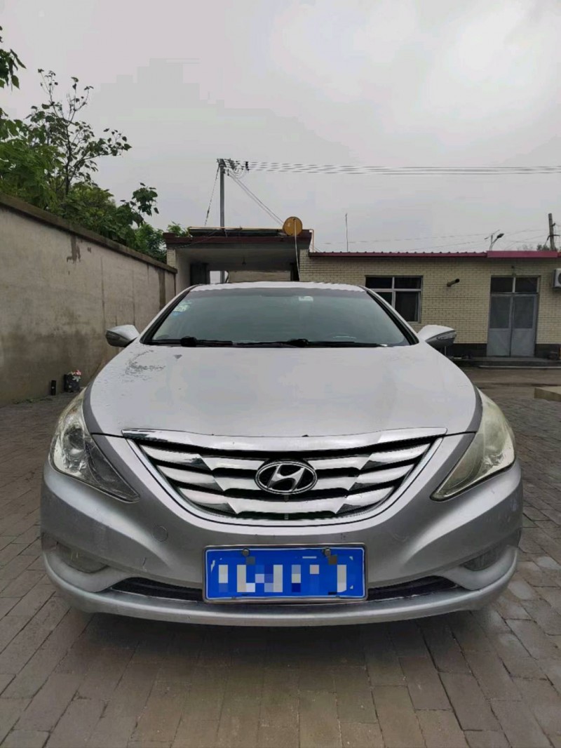 保定11年现代索纳塔八1