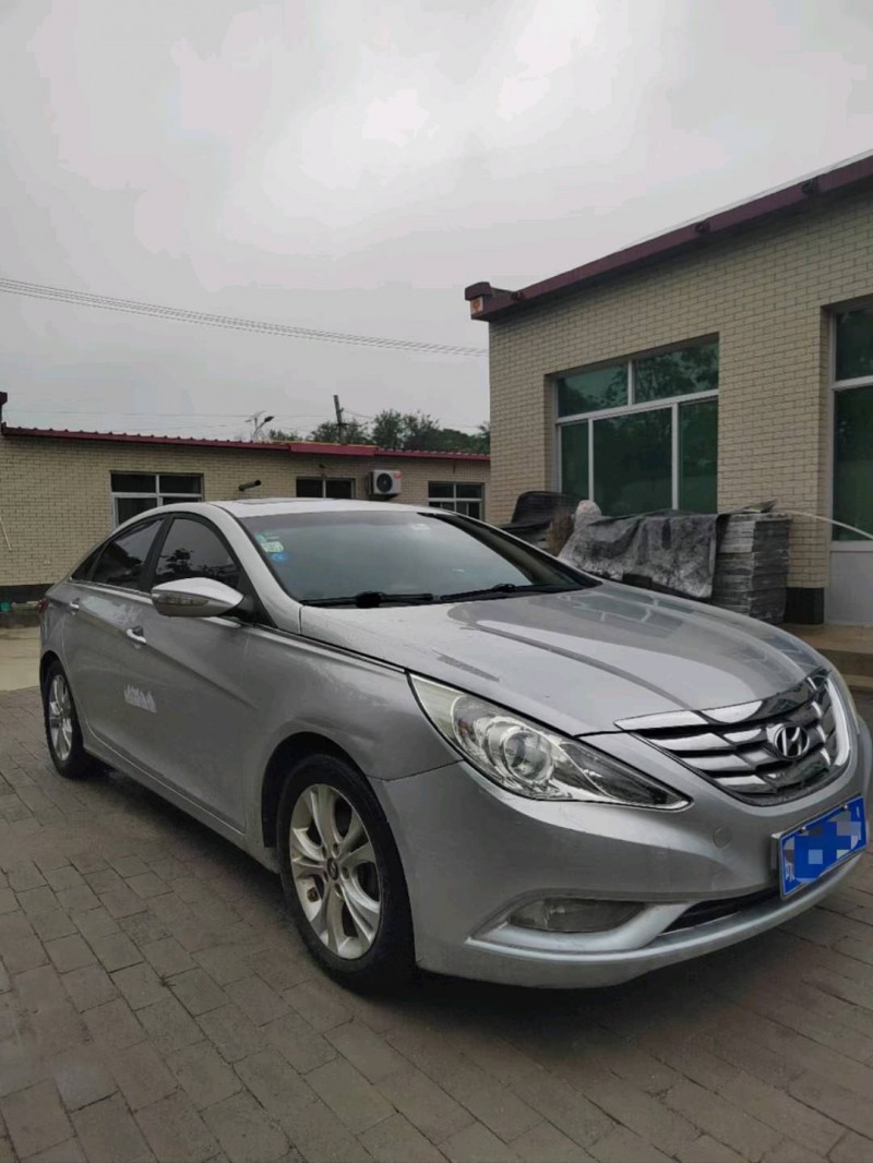 保定11年现代索纳塔八2