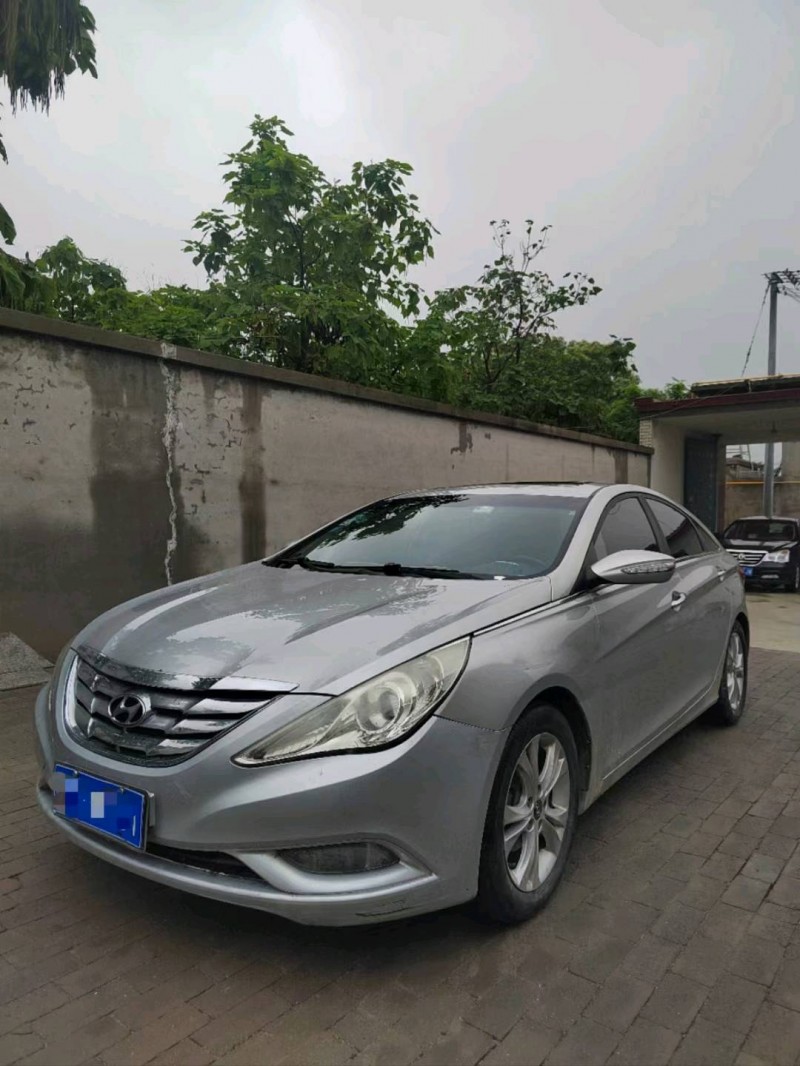 保定11年现代索纳塔八3