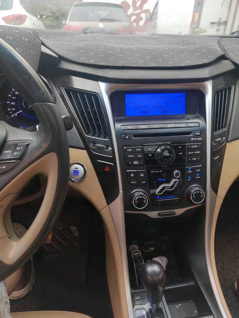 保定11年现代索纳塔八4