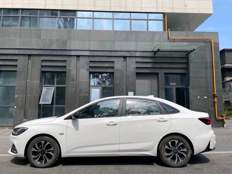 成都20年雪佛兰科鲁泽3