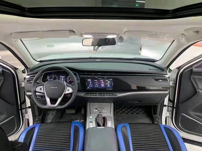 成都20年長安汽車歐尚6