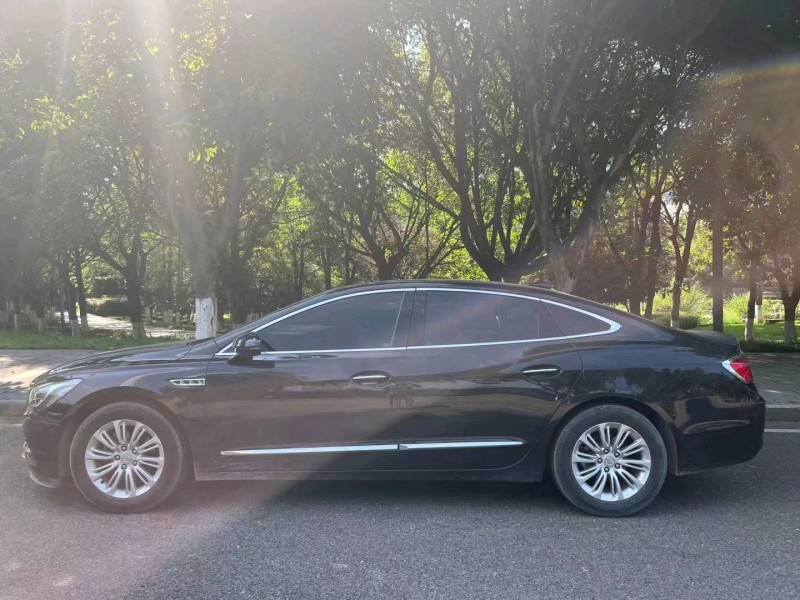 重庆16年别克君越8