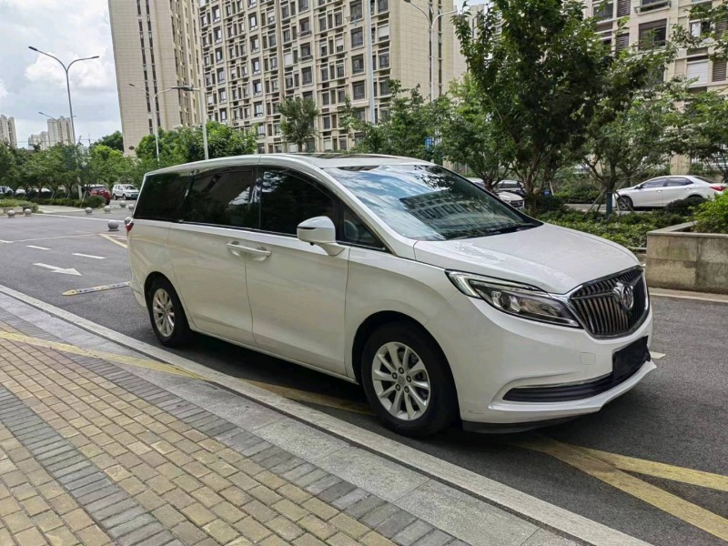 苏州19年别克GL82