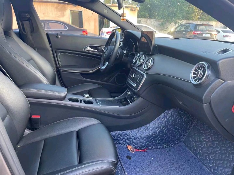 东营17年奔驰CLA8