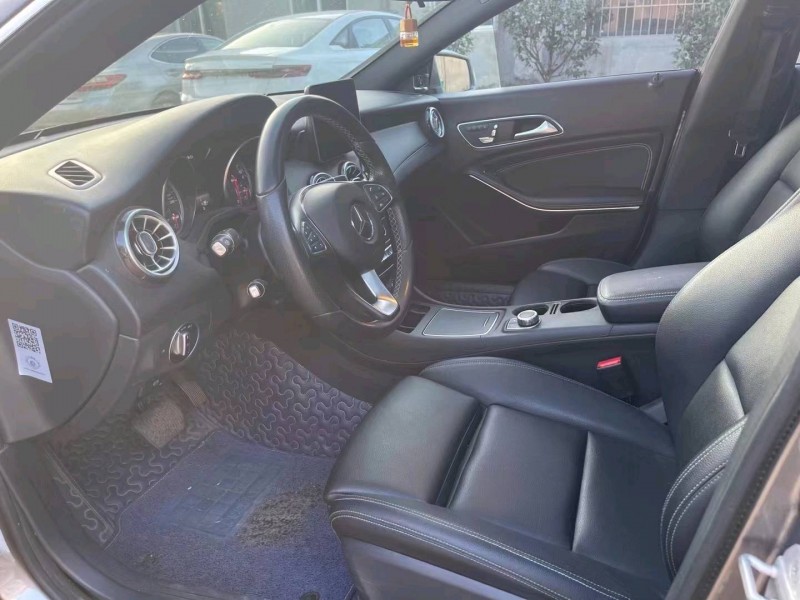 东营17年奔驰CLA9