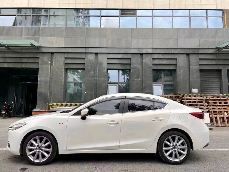 成都18年马自达昂克赛拉3