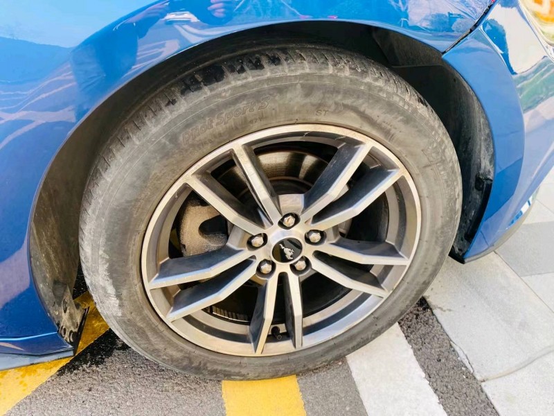 青岛17年福特野马6