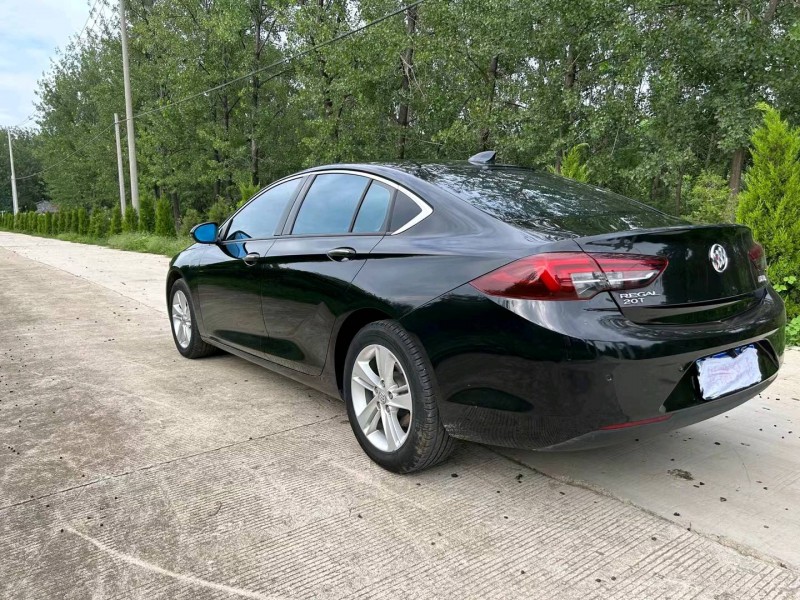 徐州19年别克君威8