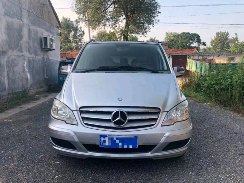 枣庄11年奔驰唯雅诺1