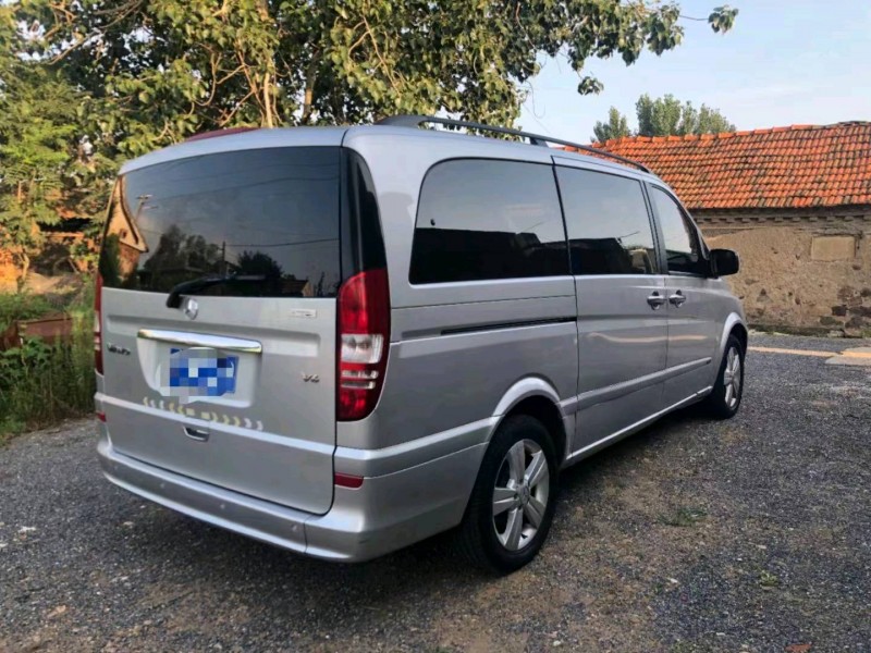 枣庄11年奔驰唯雅诺4