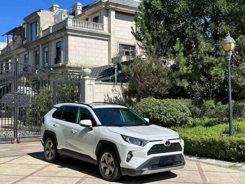 东营22年丰田RAV4荣放2