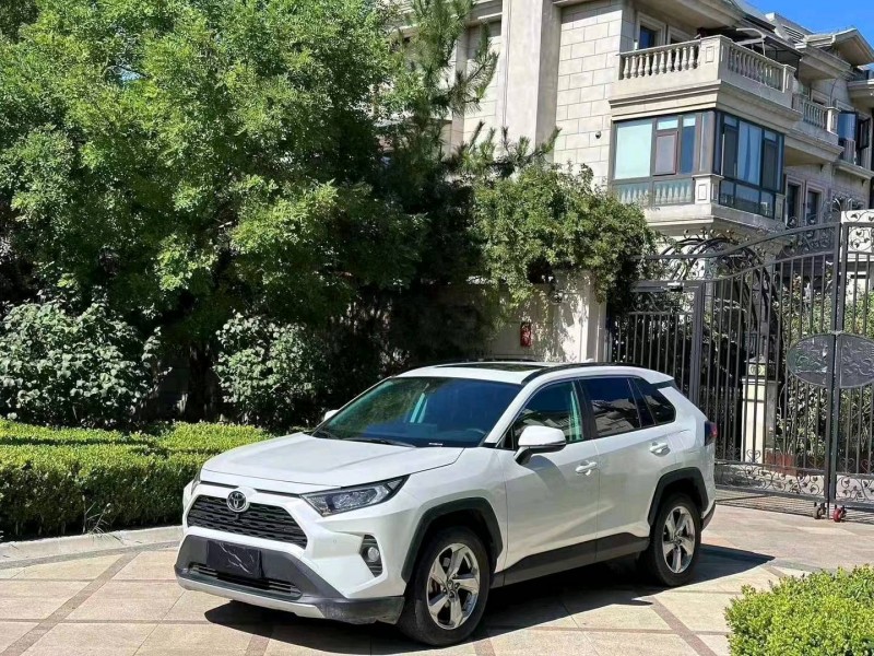 东营22年丰田RAV4荣放3