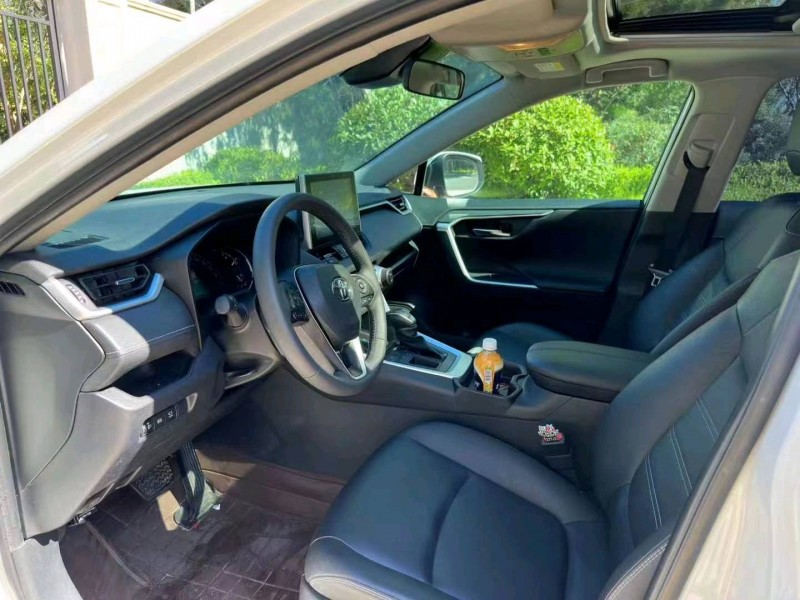 东营22年丰田RAV4荣放8