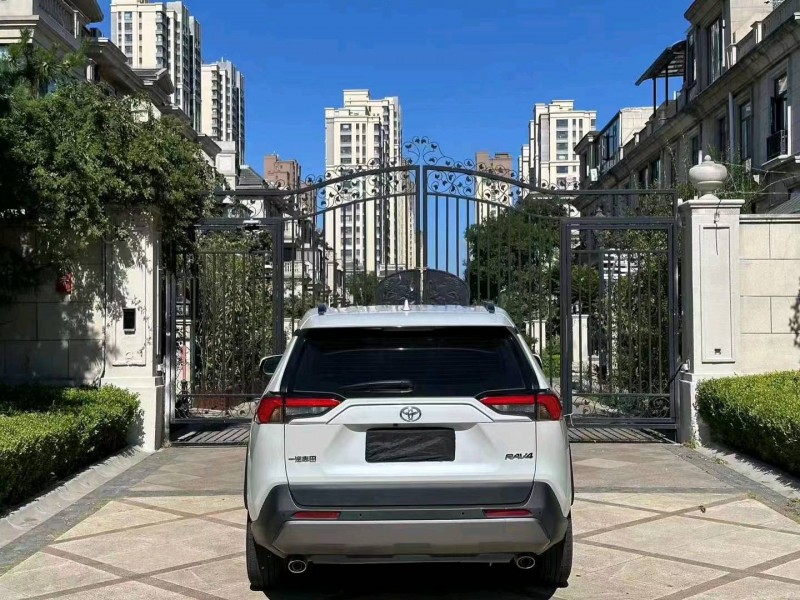 东营22年丰田RAV4荣放9